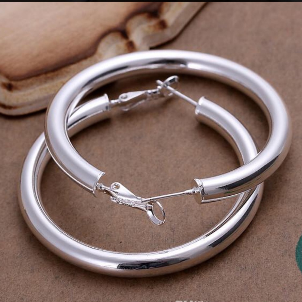 Silver hoop earrings - Picture 4 of 4
